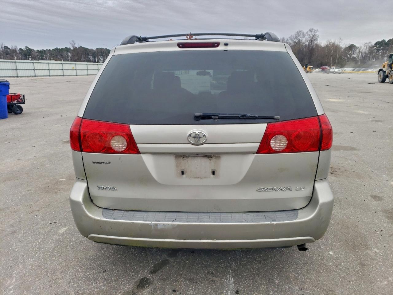 2008 TOYOTA SIENNA CE photo 11