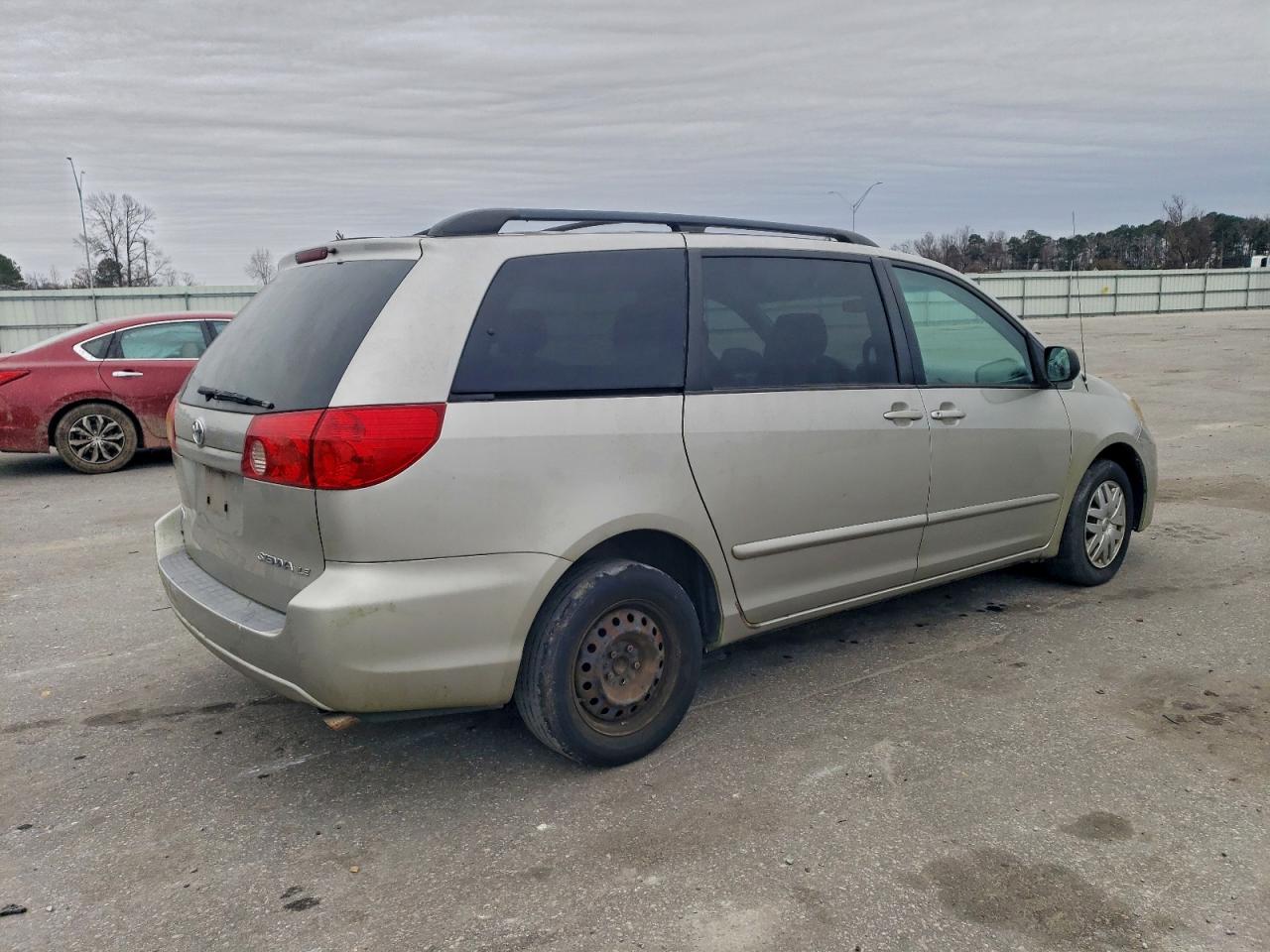 2008 TOYOTA SIENNA CE photo 5