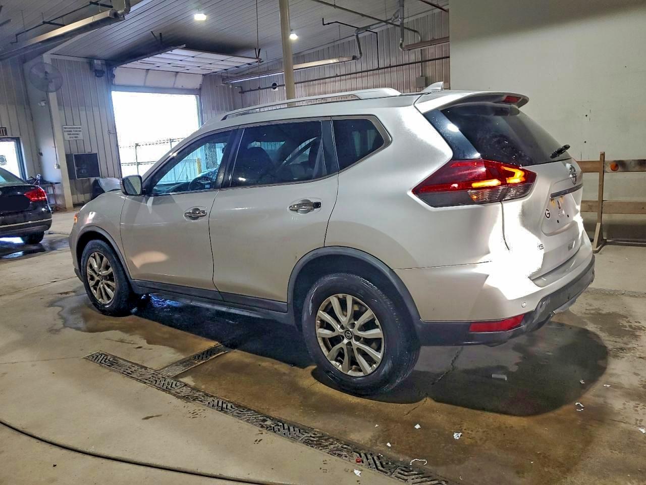 2019 NISSAN ROGUE S photo 2