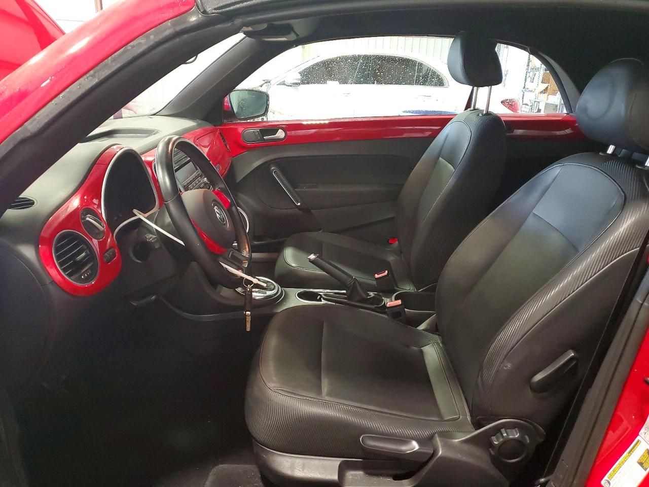 2013 VOLKSWAGEN BEETLE photo 7