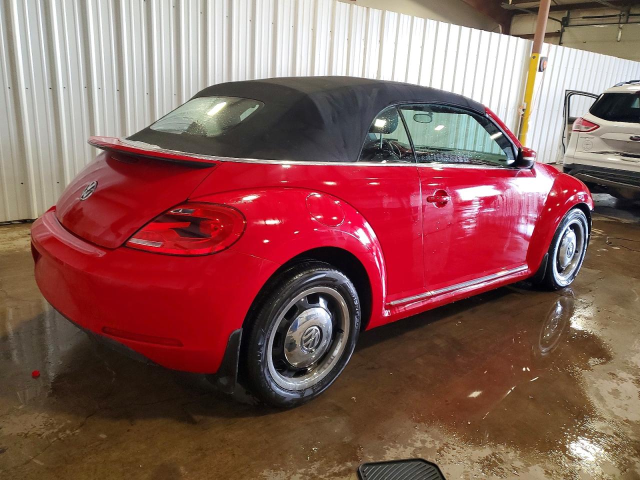 2013 VOLKSWAGEN BEETLE photo 3