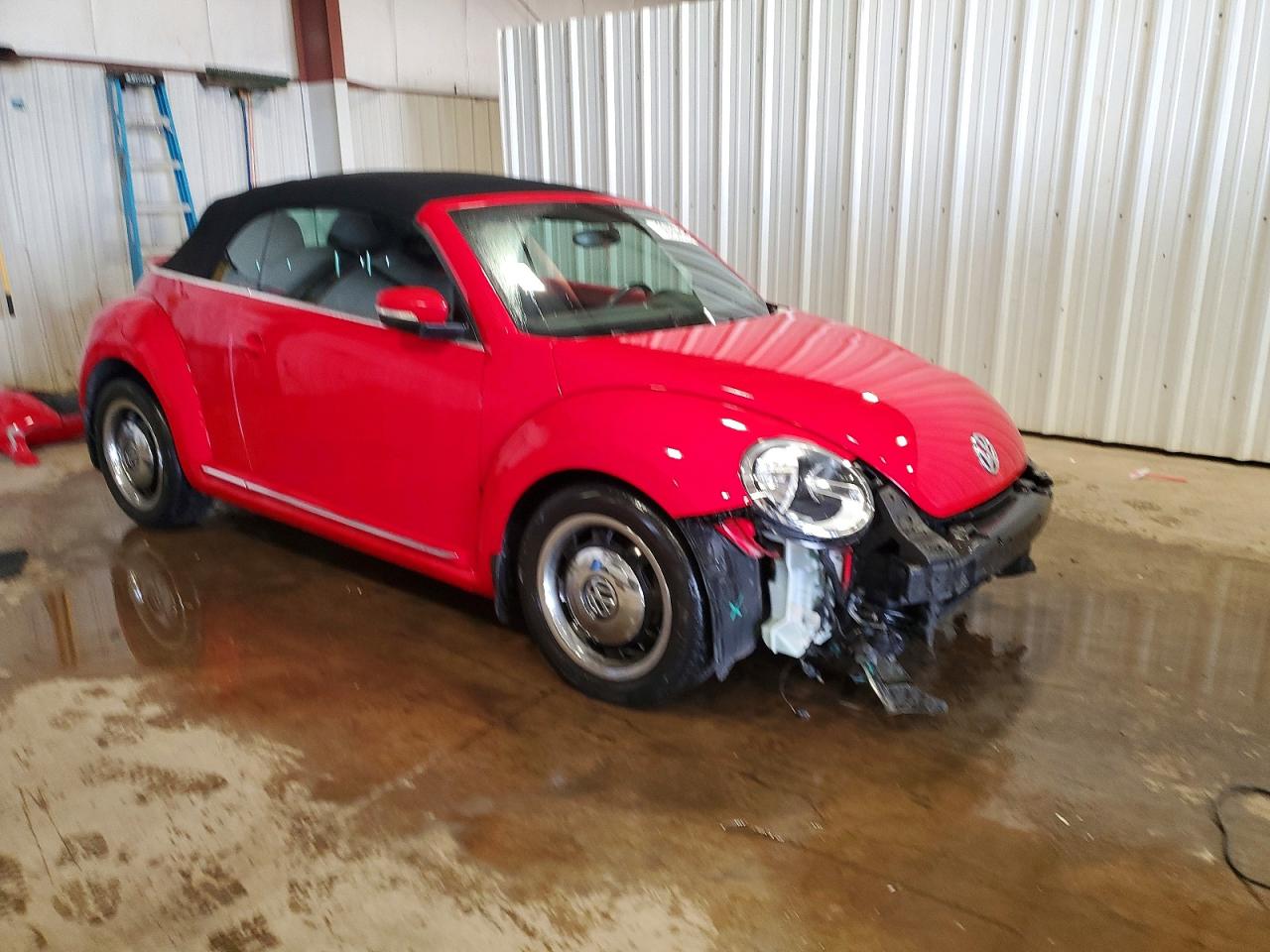 2013 VOLKSWAGEN BEETLE photo 4
