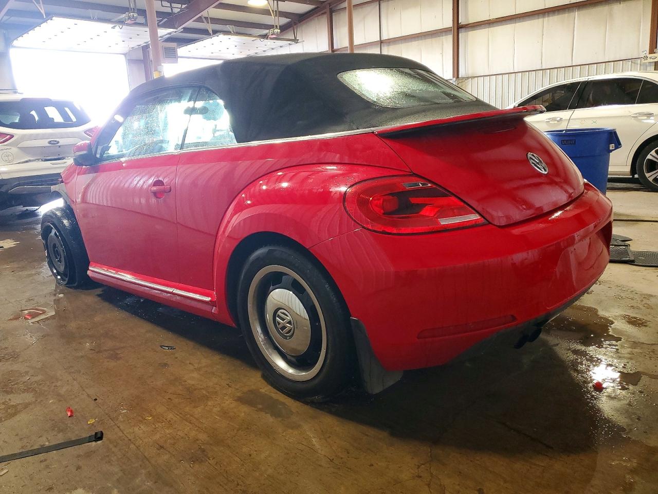2013 VOLKSWAGEN BEETLE photo 2