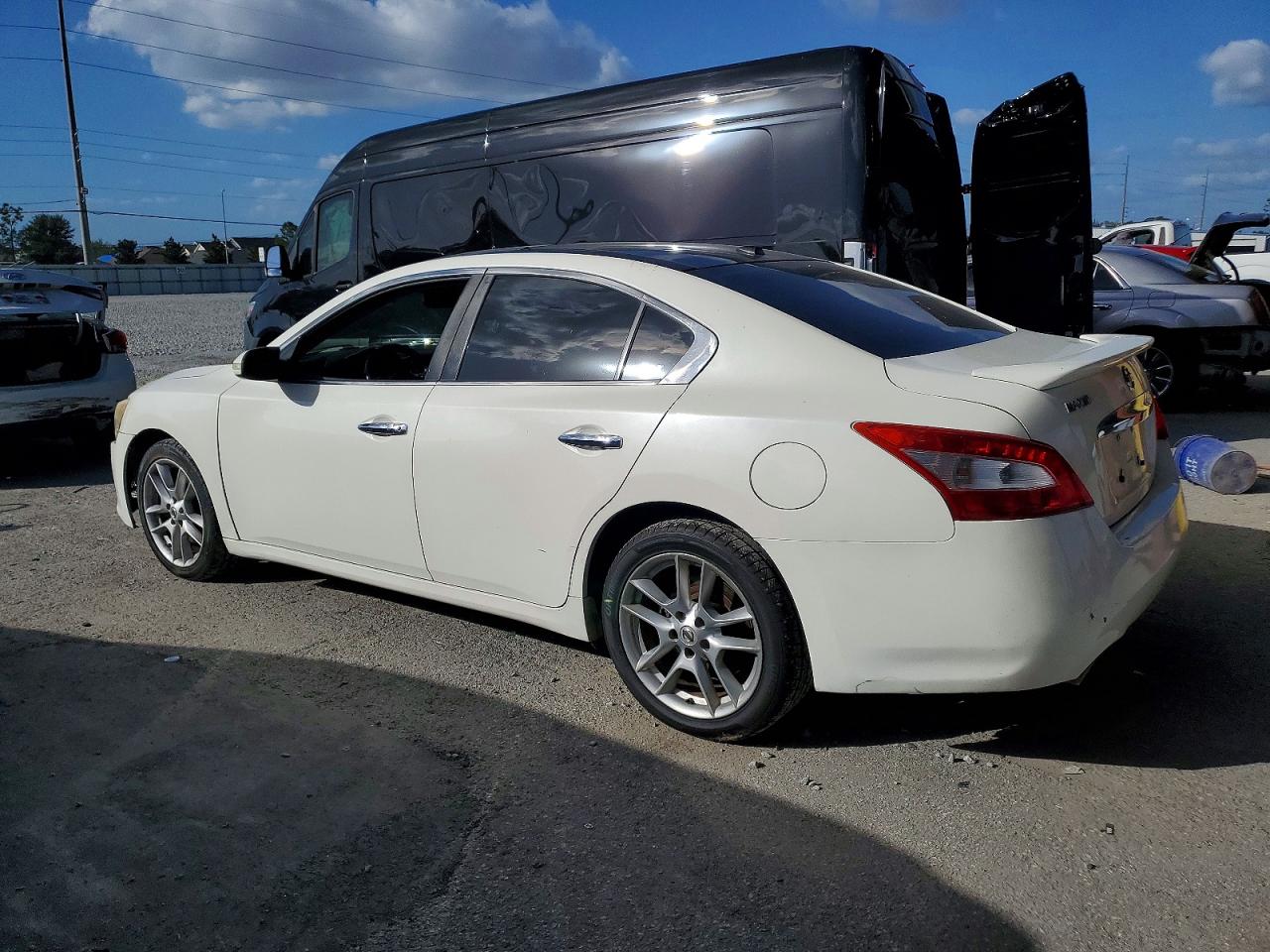 2011 NISSAN MAXIMA S photo 2