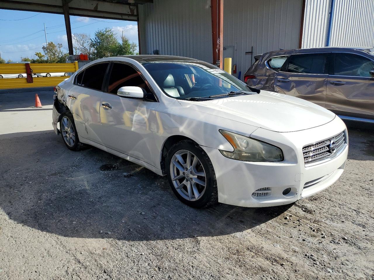2011 NISSAN MAXIMA S photo 4