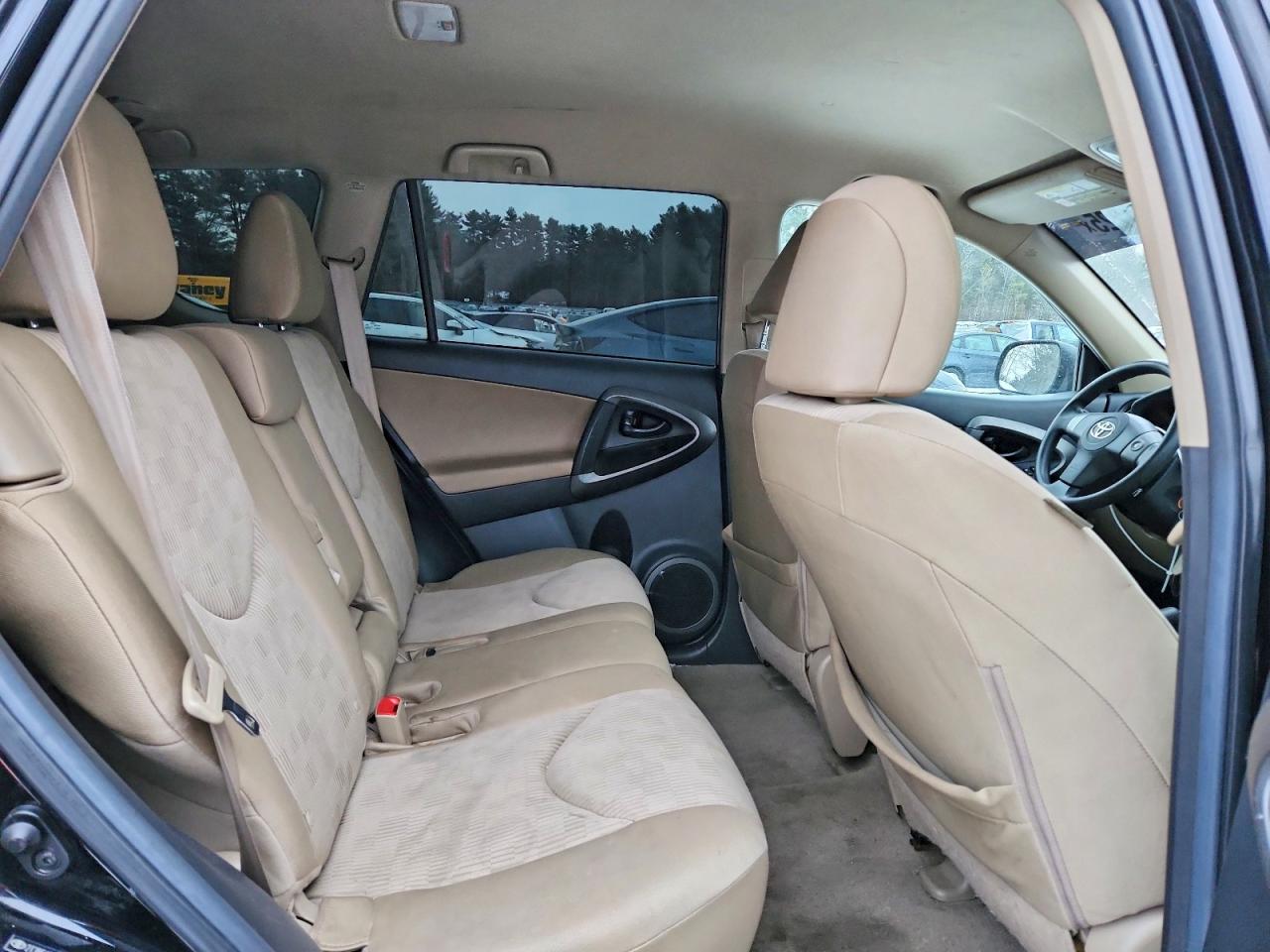 2011 TOYOTA RAV4 photo 11
