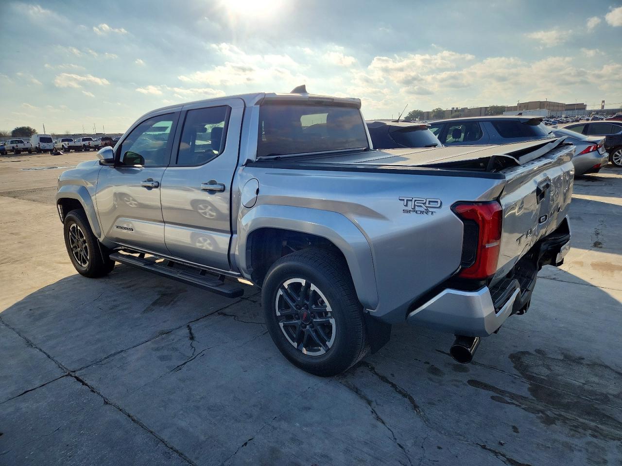 2024 TOYOTA TACOMA DOUBLE CAB photo 2