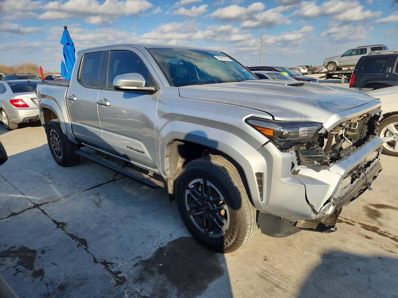2024 TOYOTA TACOMA DOUBLE CAB photo 4