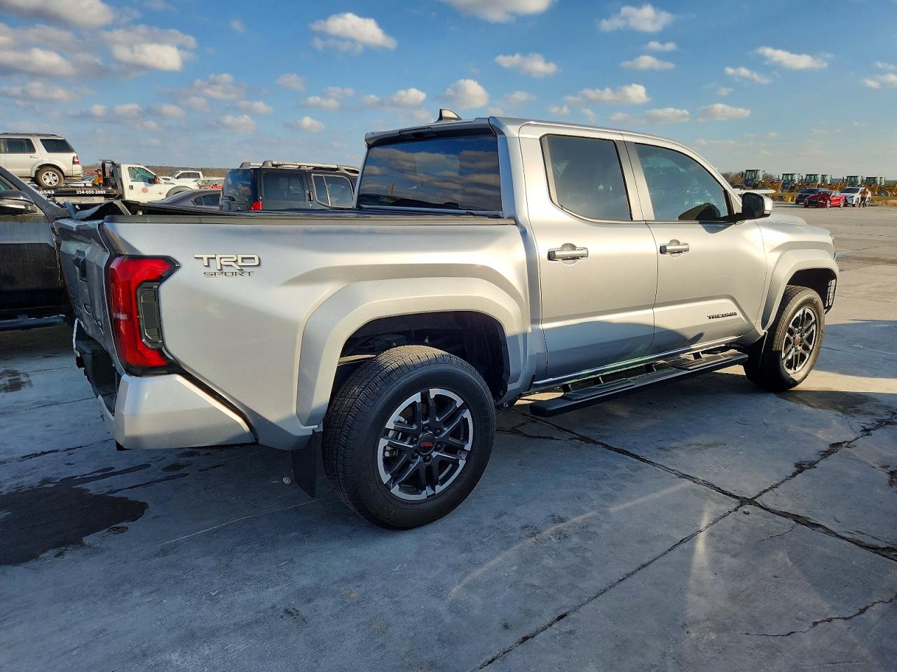 2024 TOYOTA TACOMA DOUBLE CAB photo 3