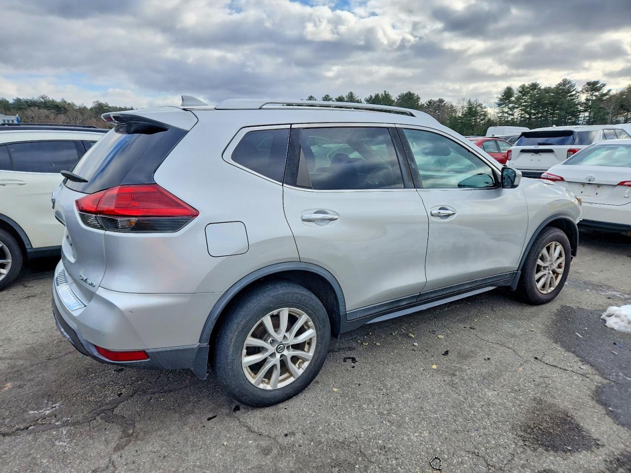 2018 NISSAN ROGUE S photo 3