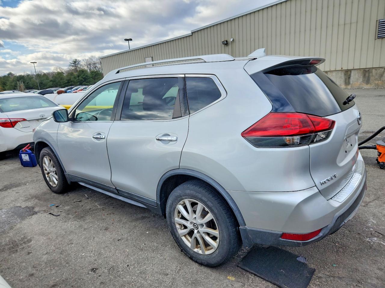 2018 NISSAN ROGUE S photo 2