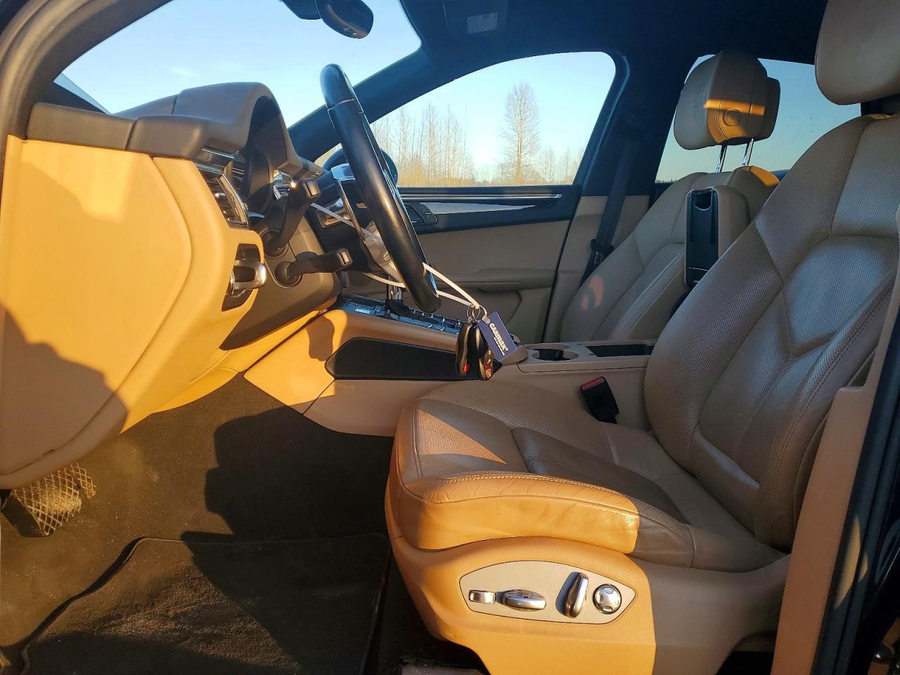 2017 PORSCHE MACAN photo 13