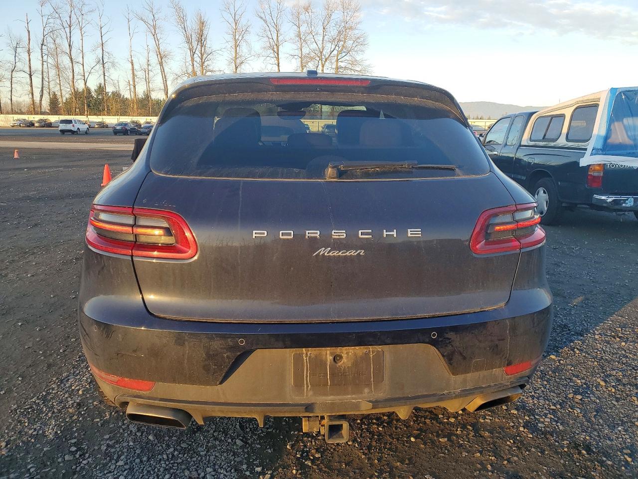 2017 PORSCHE MACAN photo 11