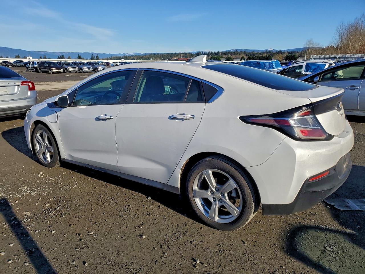 2017 CHEVROLET VOLT LT photo 2