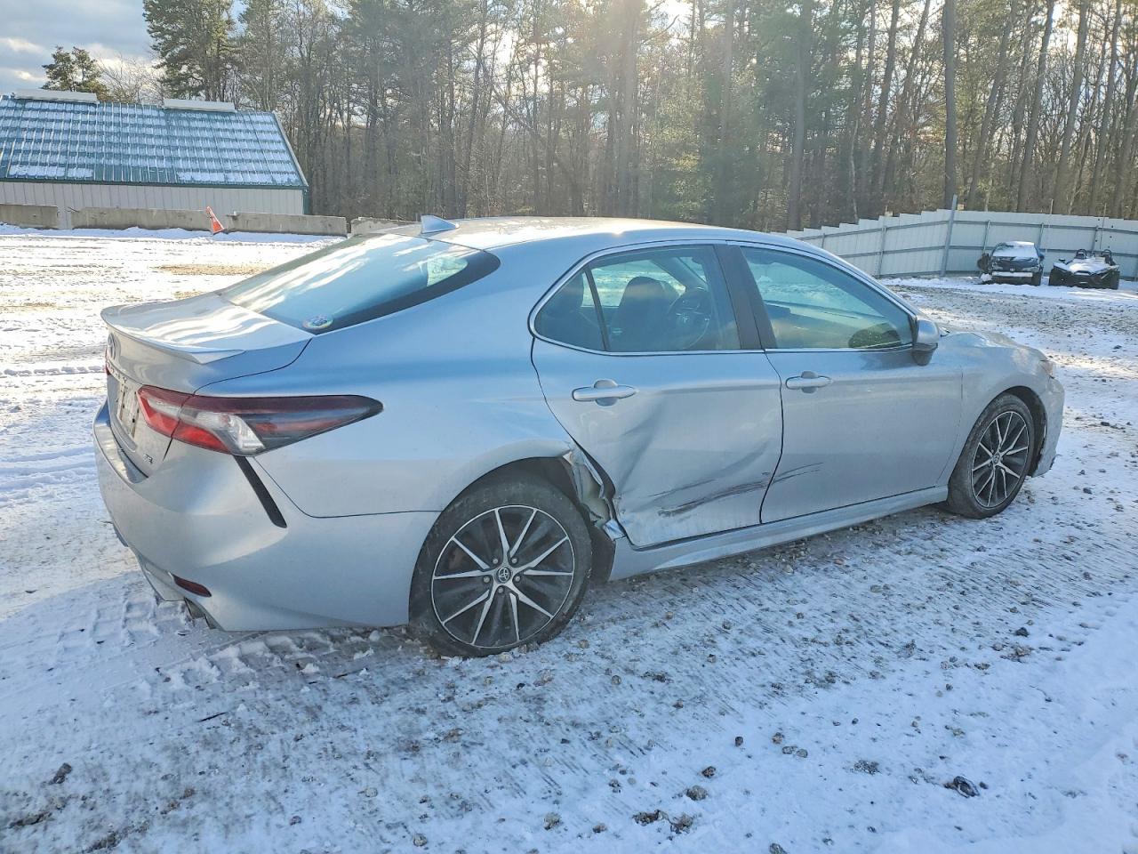 2021 TOYOTA CAMRY SE photo 3