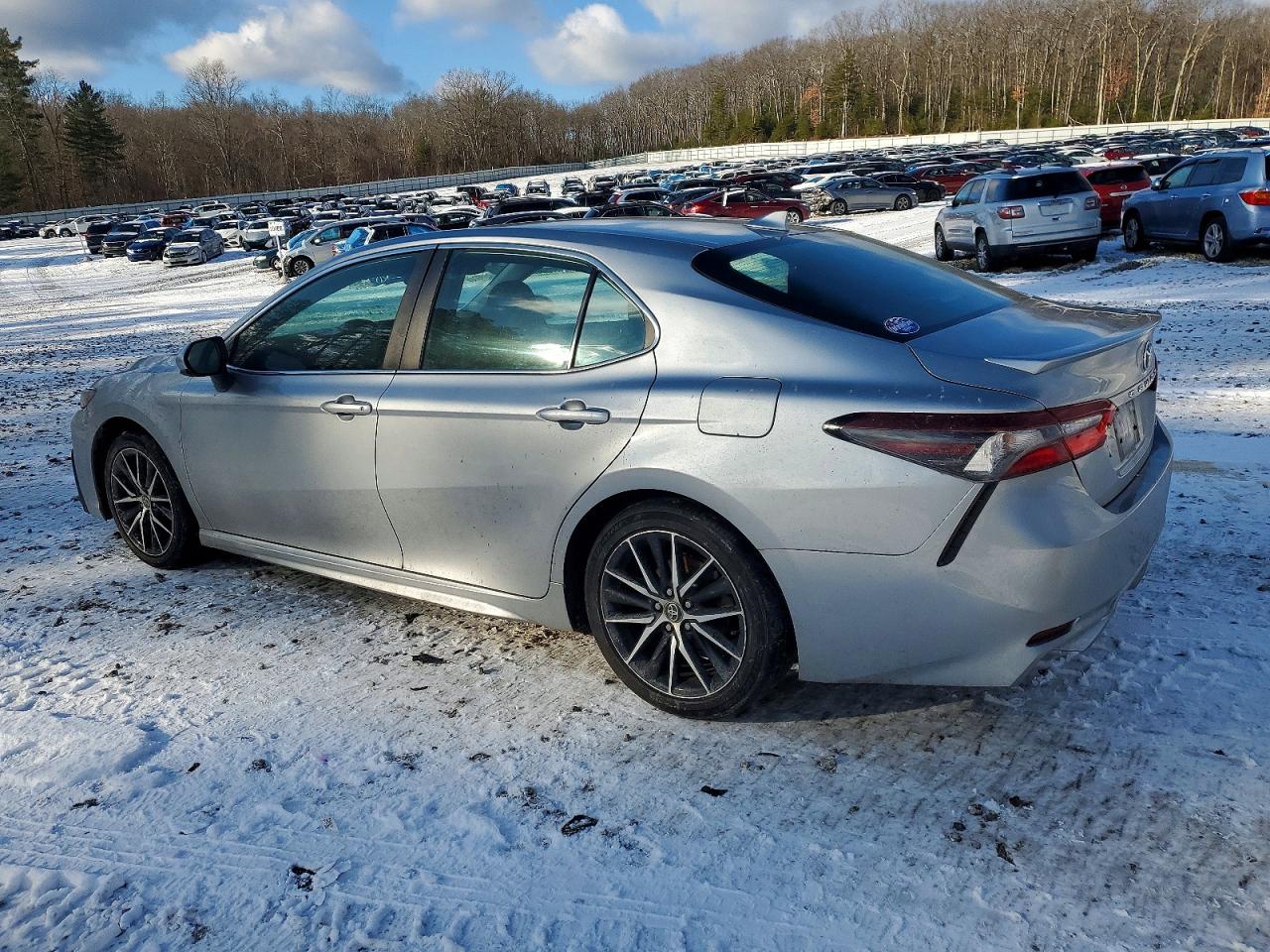 2021 TOYOTA CAMRY SE photo 2