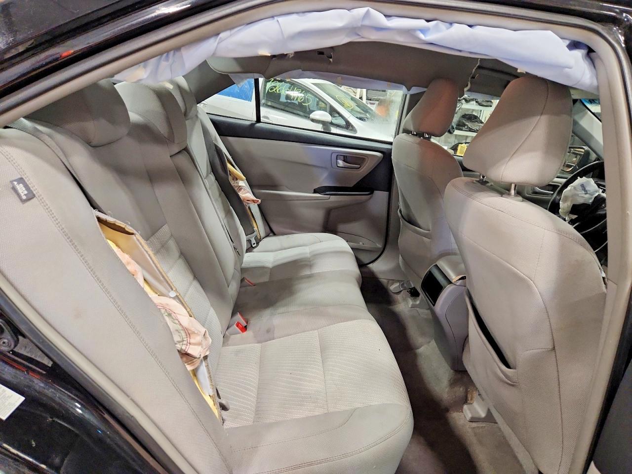 2015 TOYOTA CAMRY LE photo 10