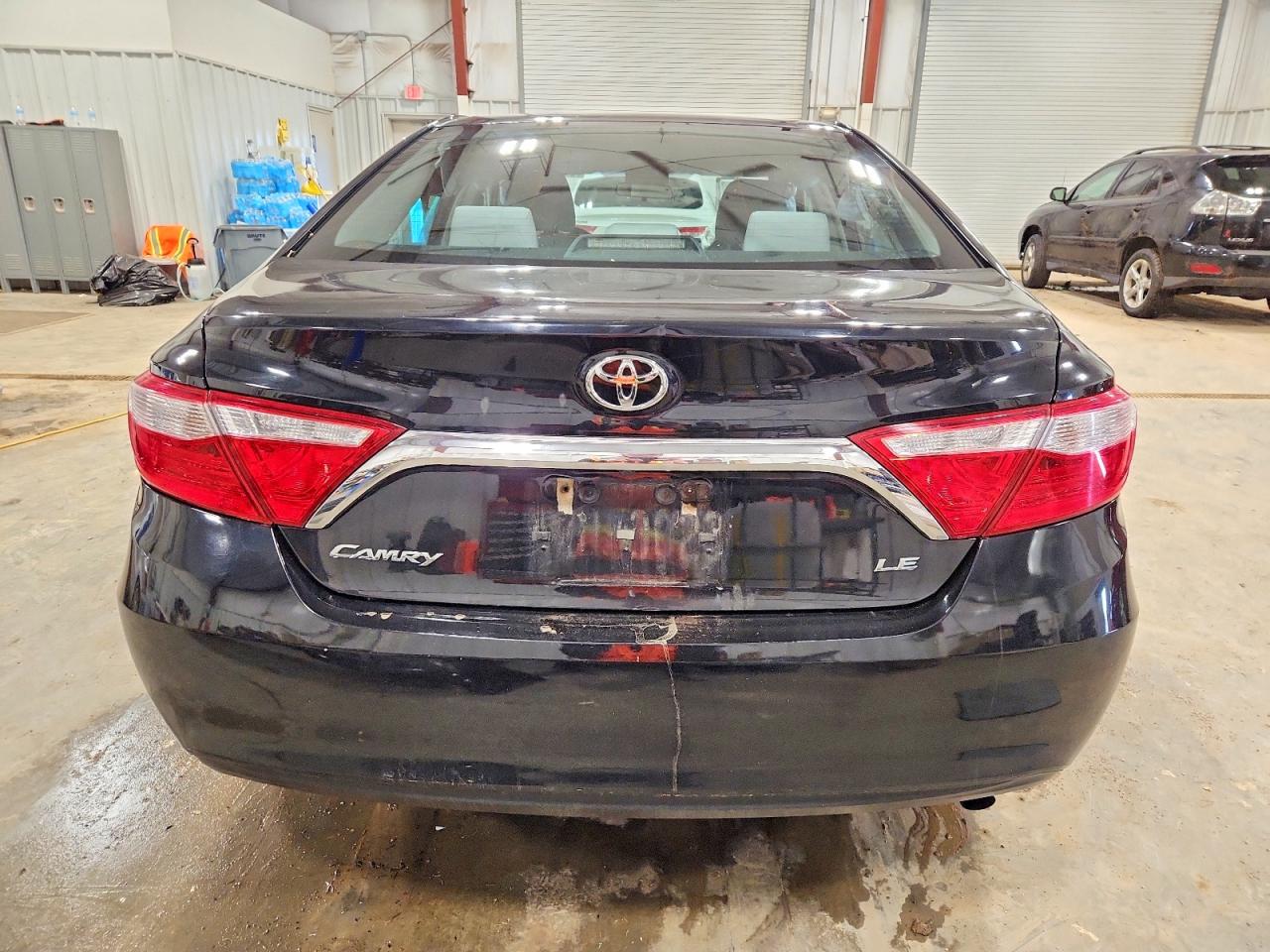 2015 TOYOTA CAMRY LE photo 6