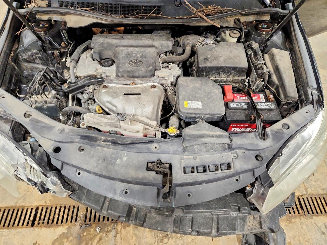 2015 TOYOTA CAMRY LE photo 11