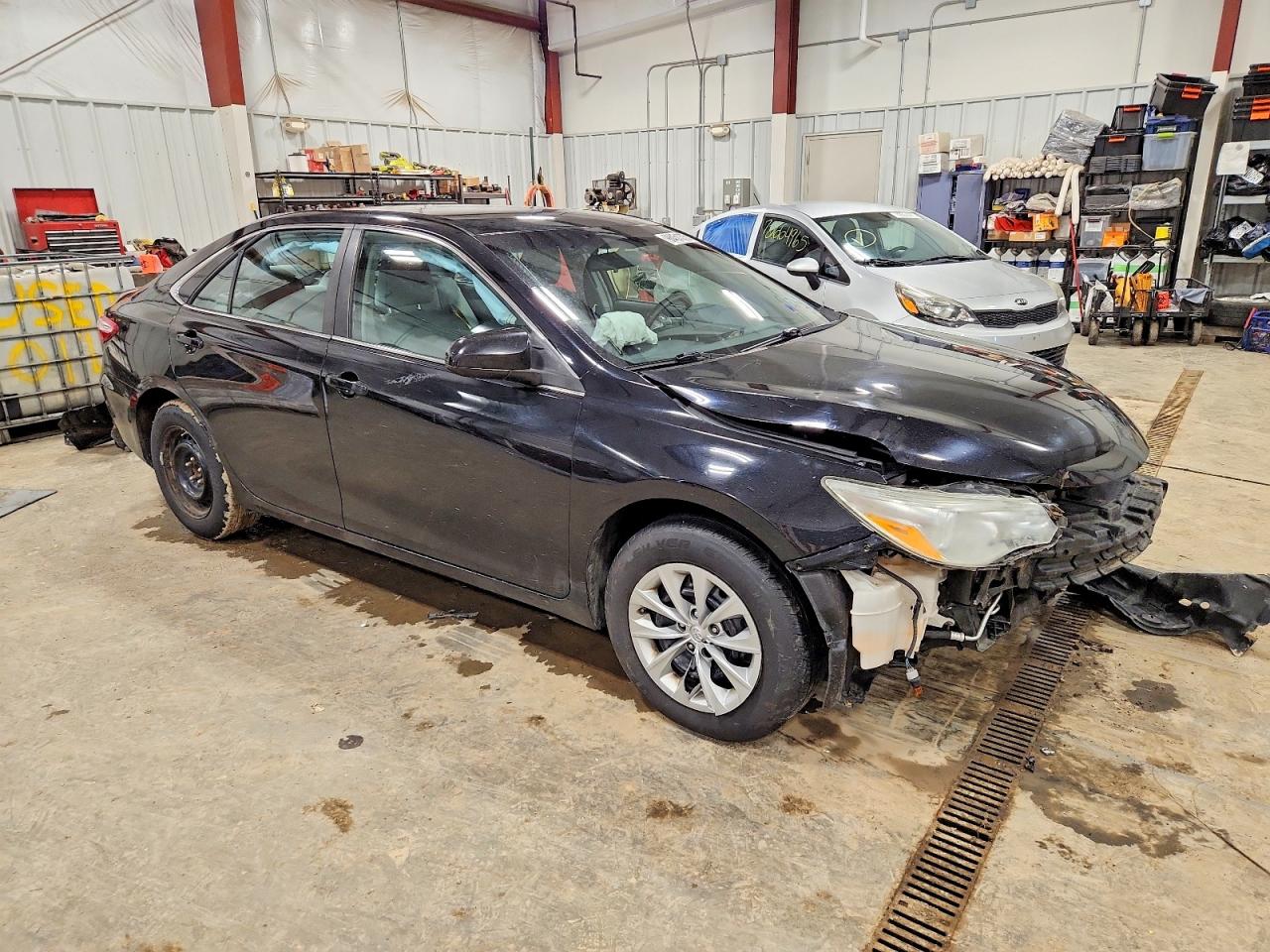 2015 TOYOTA CAMRY LE photo 4