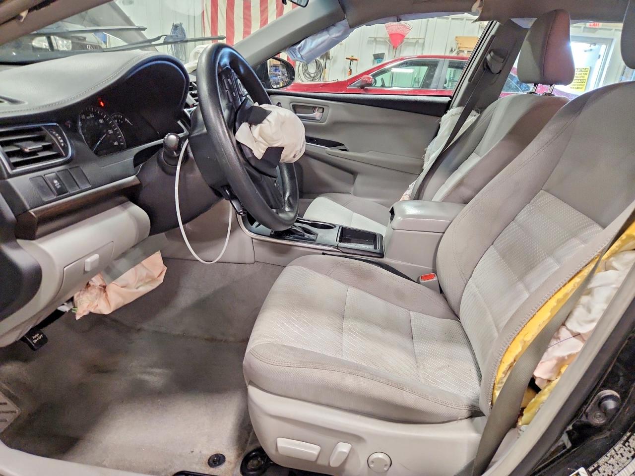 2015 TOYOTA CAMRY LE photo 7