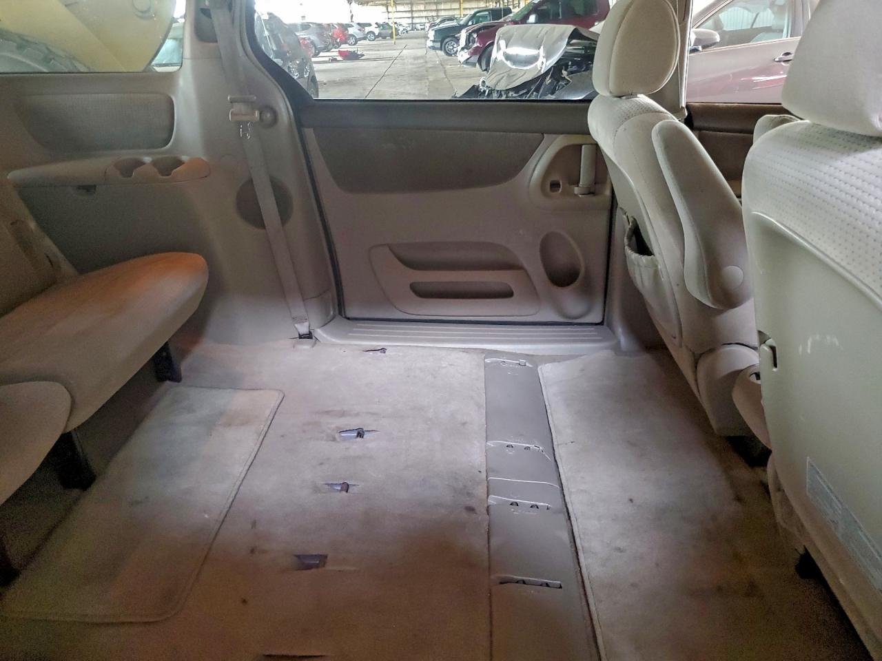 2007 TOYOTA SIENNA CE photo 11