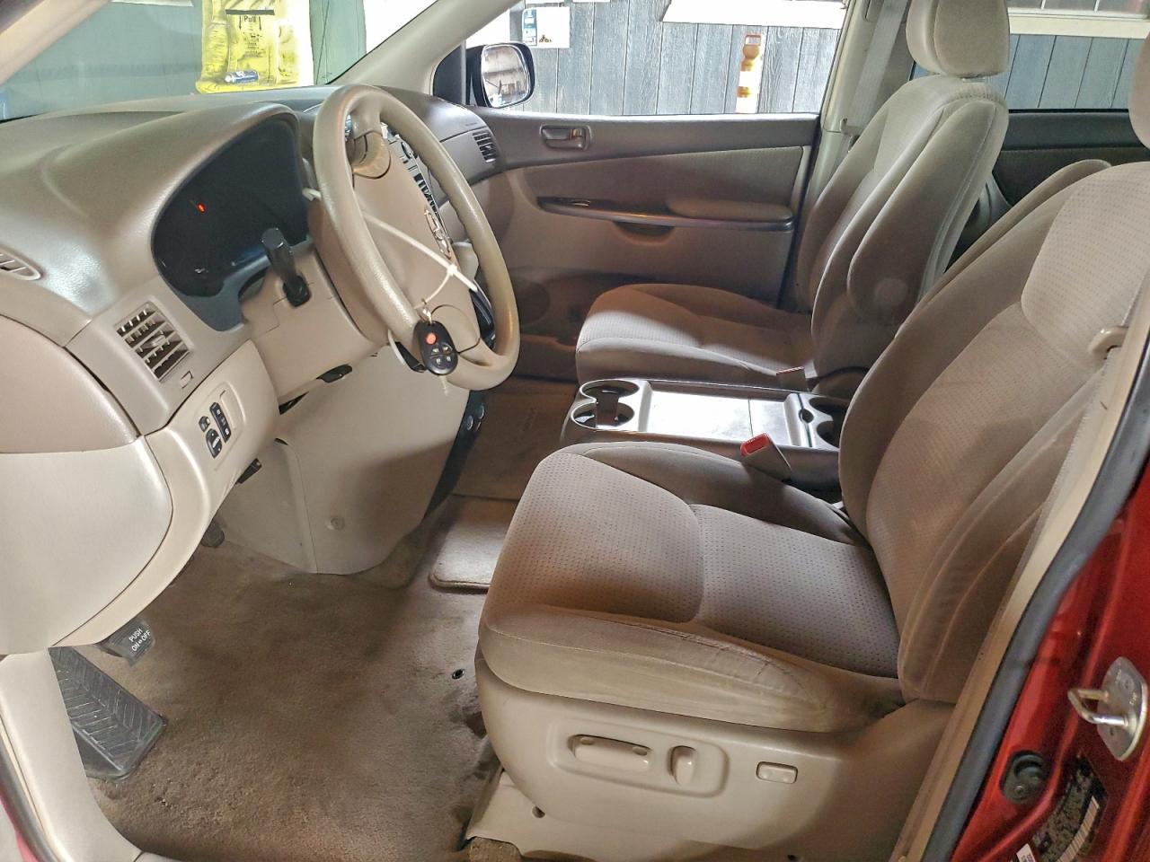 2007 TOYOTA SIENNA CE photo 7