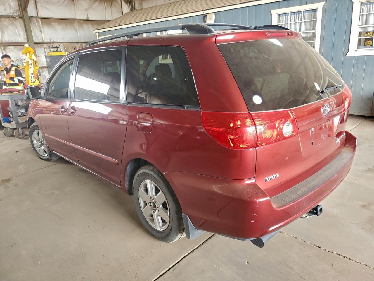 2007 TOYOTA SIENNA CE photo 2