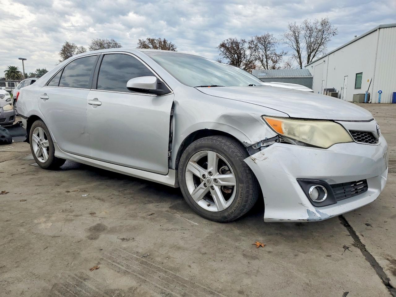 2013 TOYOTA CAMRY L photo 4