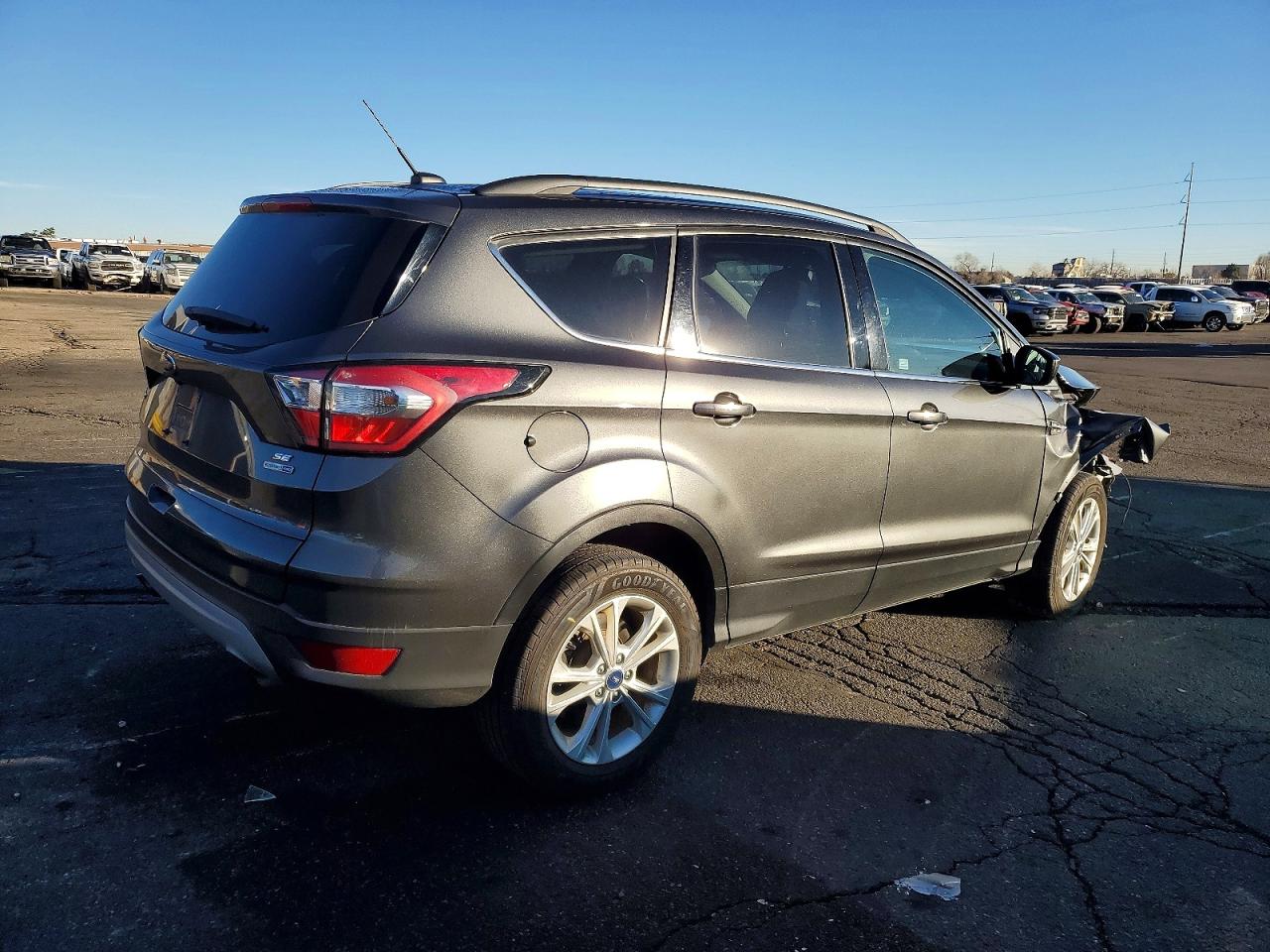 2018 FORD ESCAPE SE photo 3