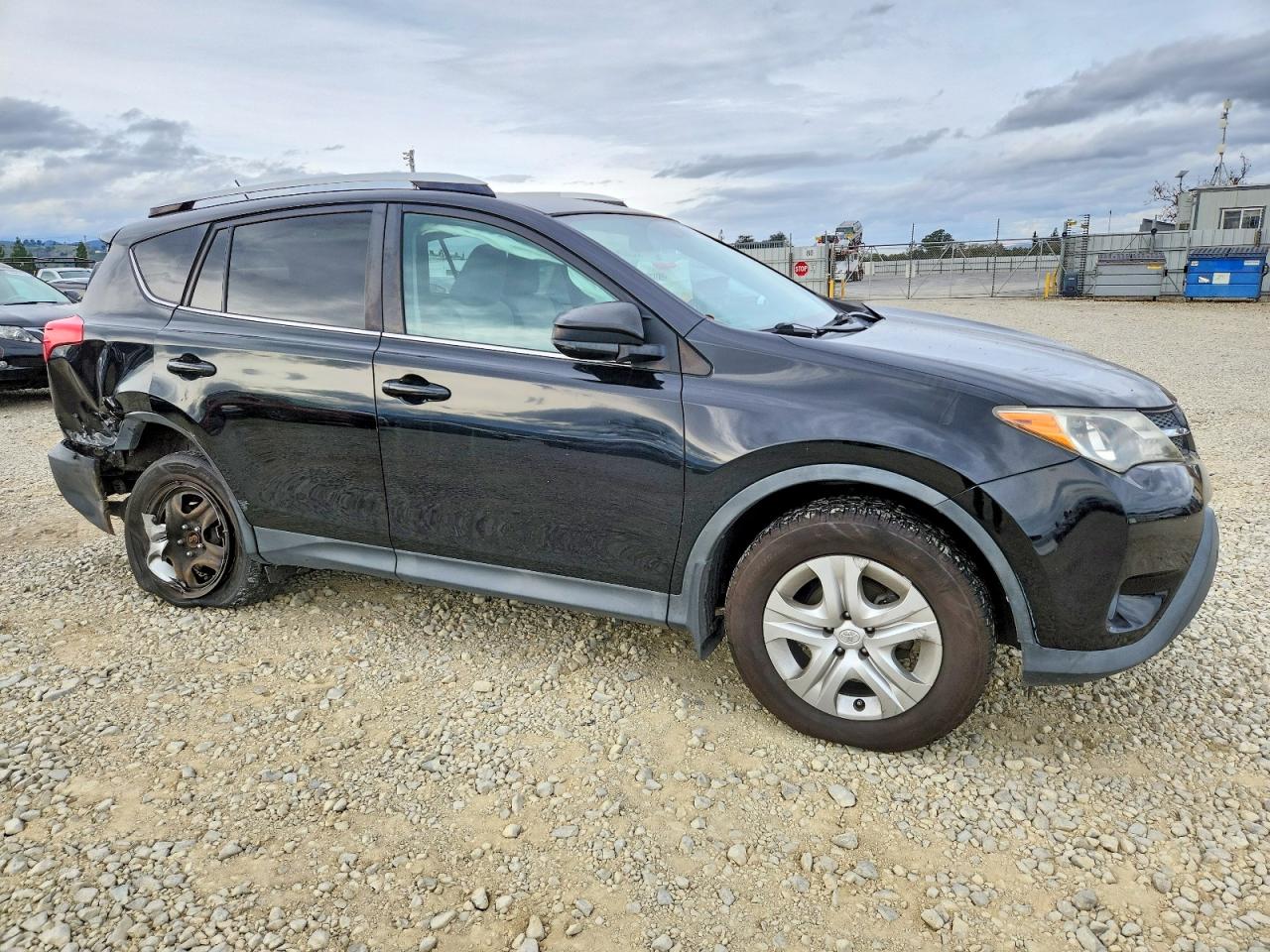 2015 TOYOTA RAV4 LE photo 4
