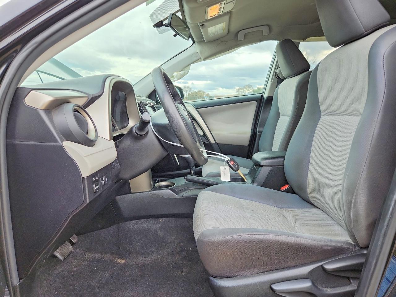 2015 TOYOTA RAV4 LE photo 7