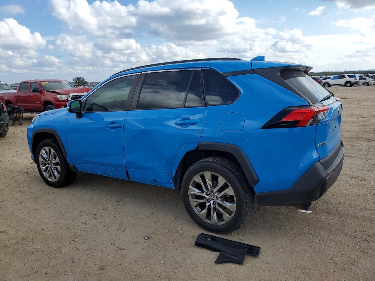2021 TOYOTA RAV4 XLE PREMIUM photo 2