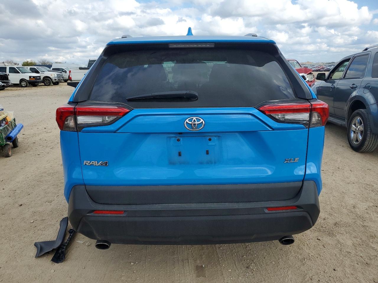 2021 TOYOTA RAV4 XLE PREMIUM photo 6