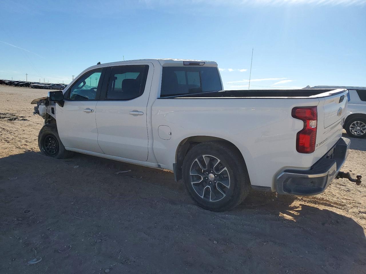 2024 CHEVROLET SILVERADO K1500 LT photo 2