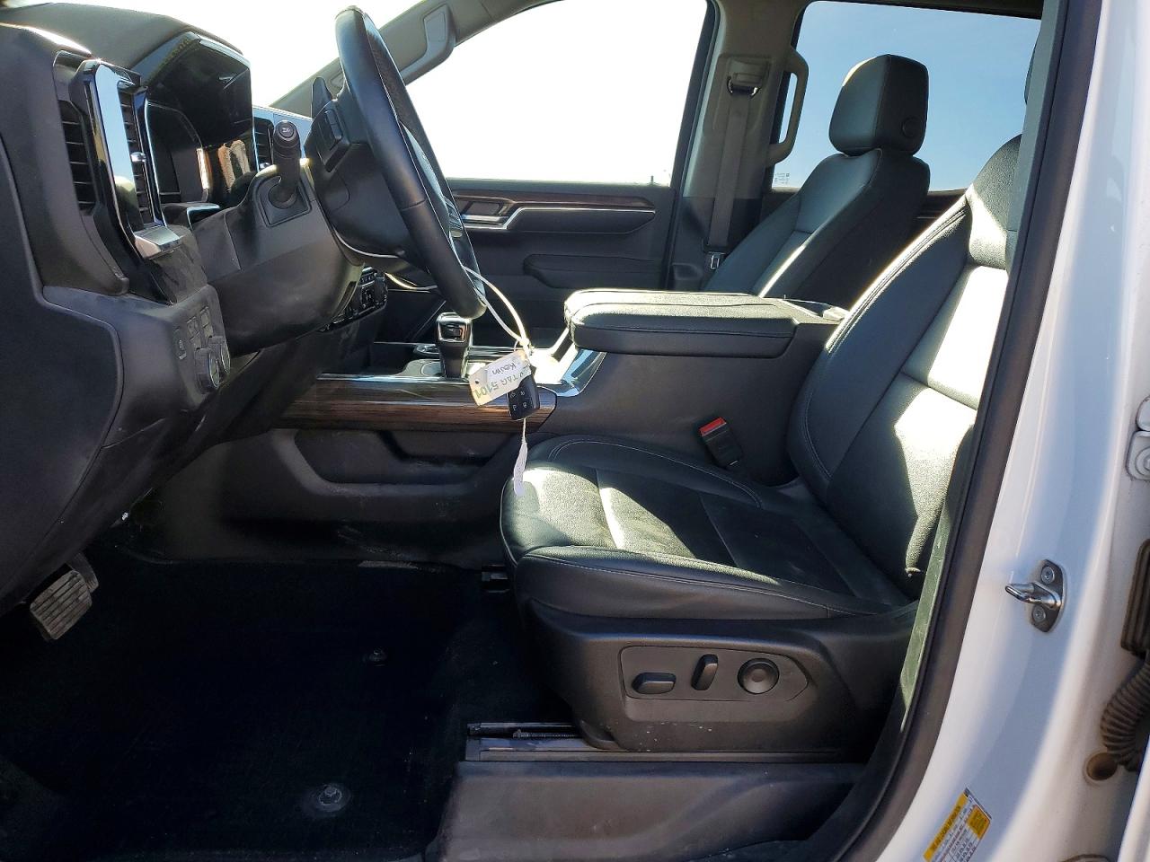 2024 CHEVROLET SILVERADO K1500 LT photo 7