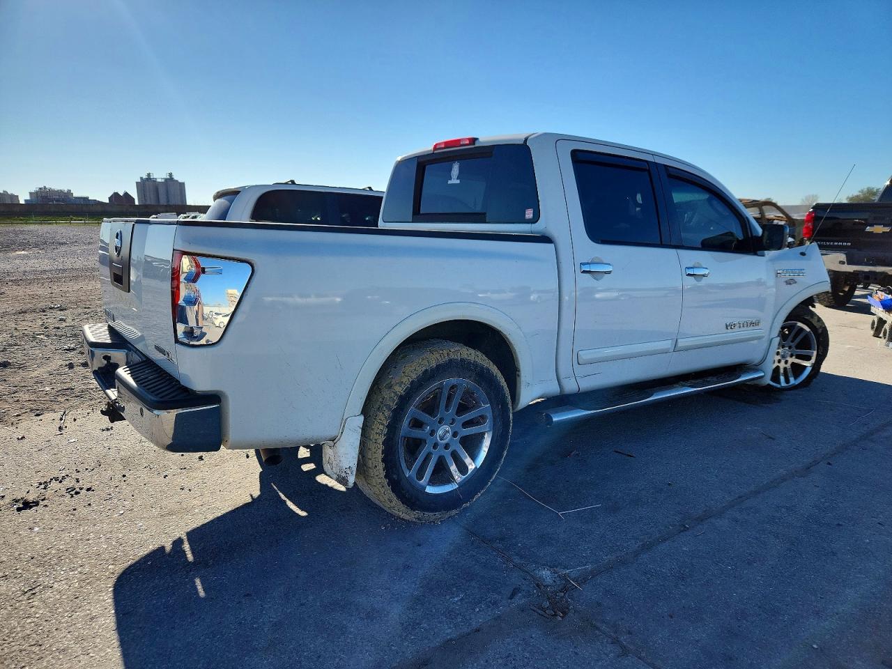 2011 NISSAN TITAN SV photo 5