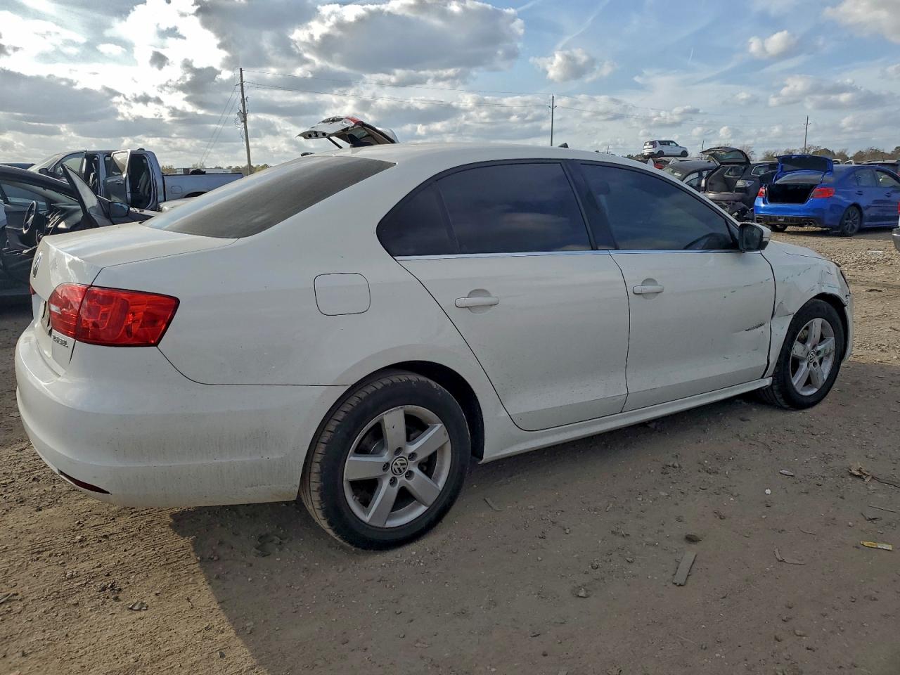 2011 VOLKSWAGEN JETTA SEL photo 3