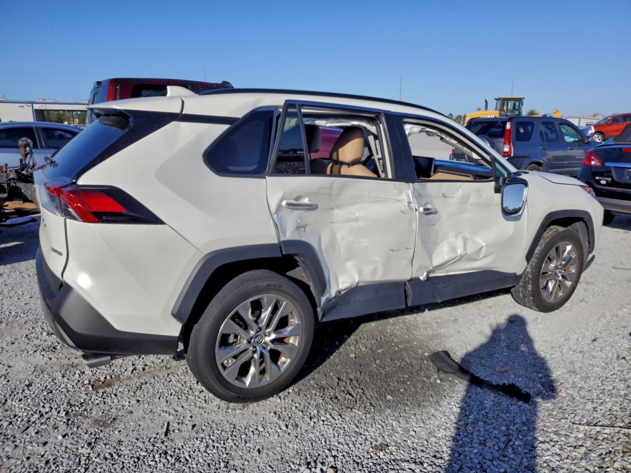 2019 TOYOTA RAV4 LIMITED photo 3