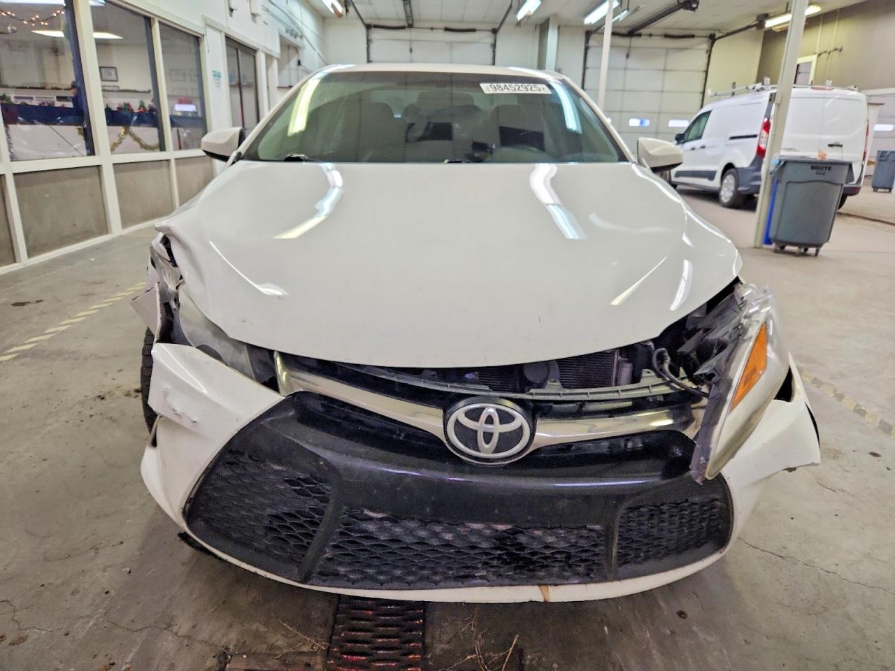 2017 TOYOTA CAMRY LE photo 5