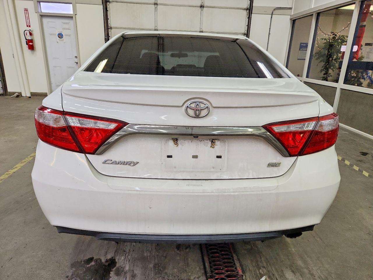 2017 TOYOTA CAMRY LE photo 6