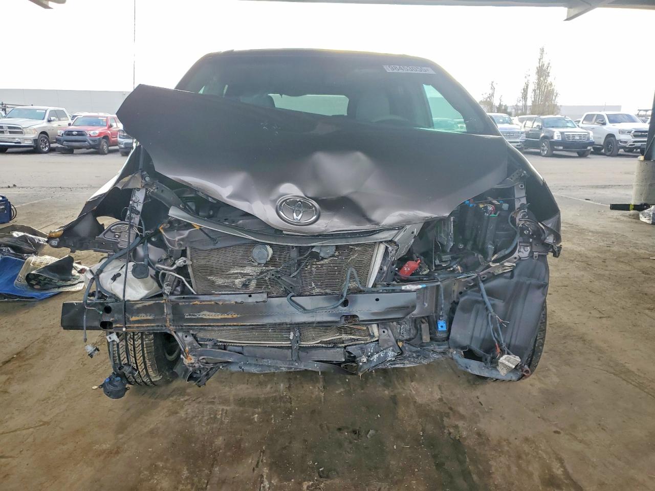 2014 TOYOTA SIENNA XLE photo 5
