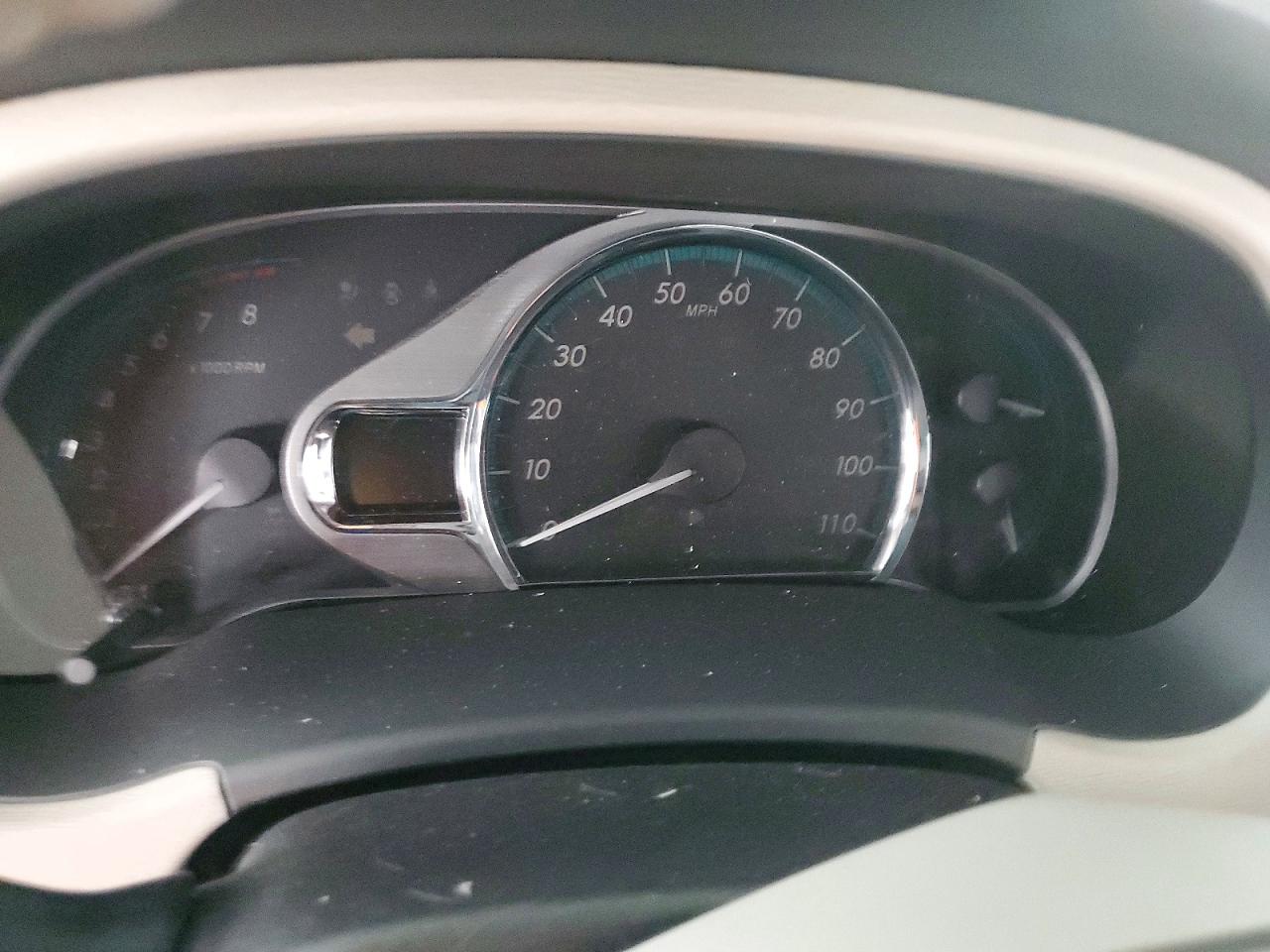 2014 TOYOTA SIENNA XLE photo 9