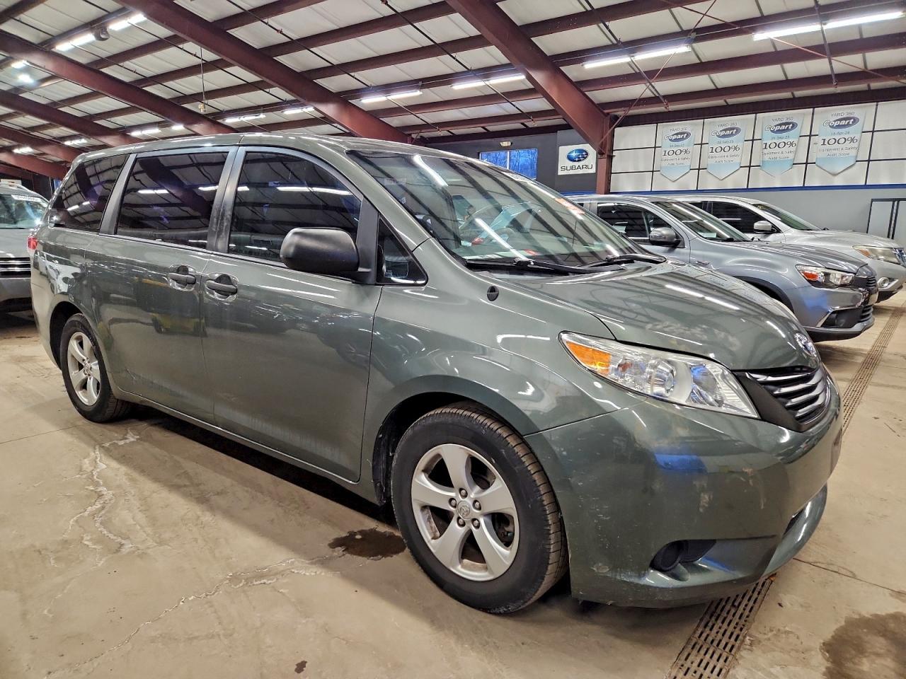2013 TOYOTA SIENNA photo 10