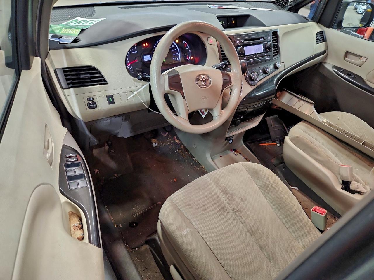 2013 TOYOTA SIENNA photo 22