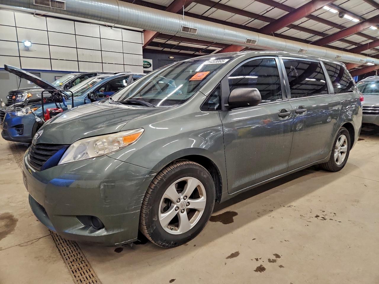 2013 TOYOTA SIENNA