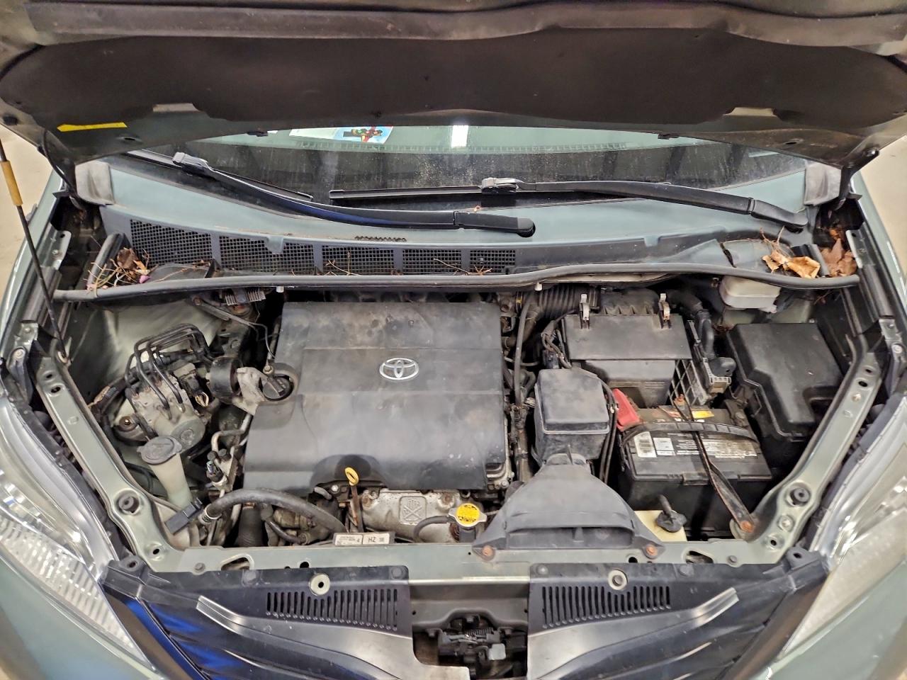 2013 TOYOTA SIENNA photo 34
