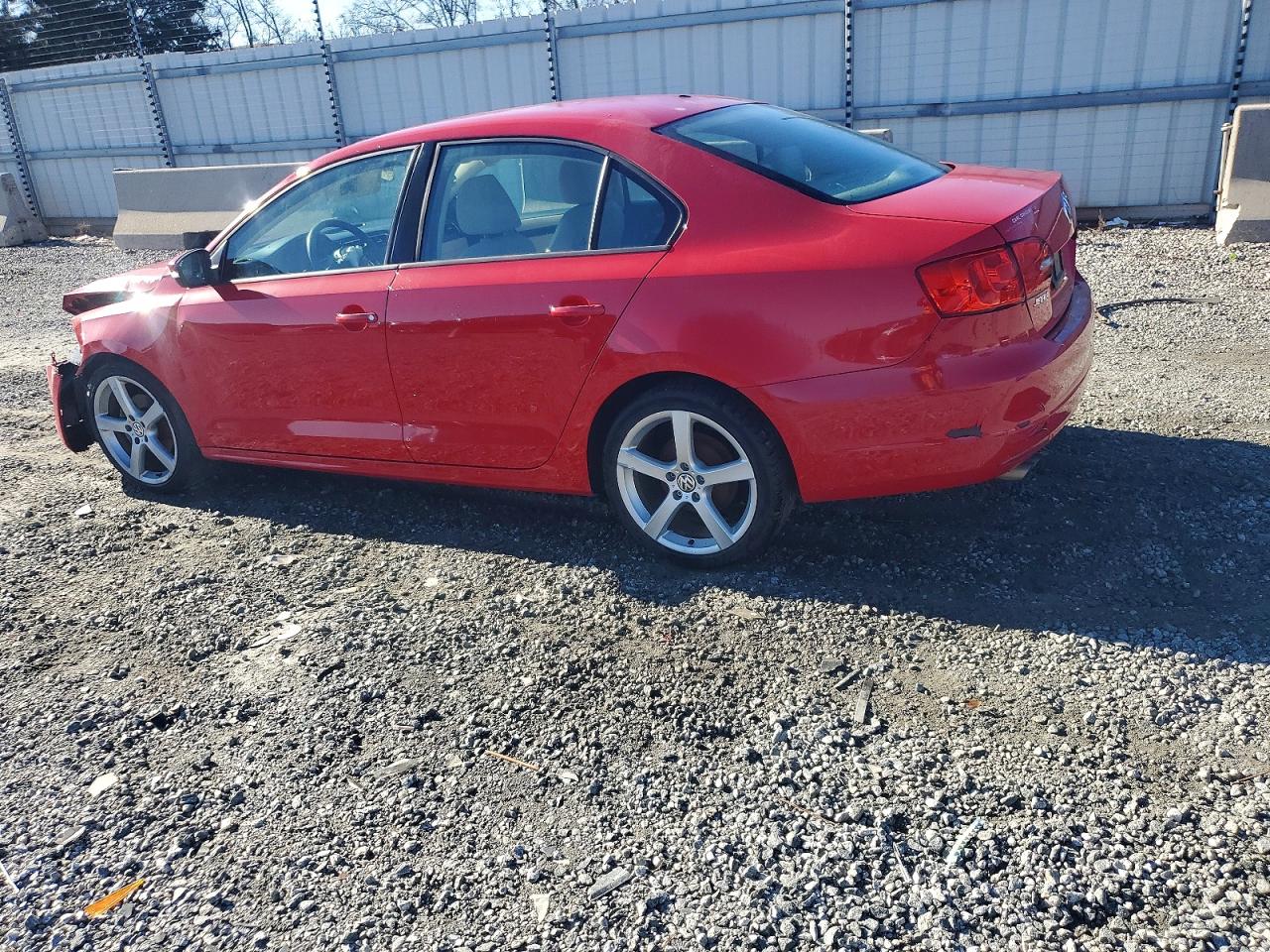 2011 VOLKSWAGEN JETTA SE photo 2