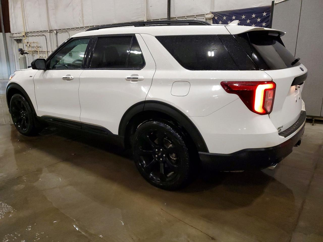 2023 FORD EXPLORER ST-LINE photo 2
