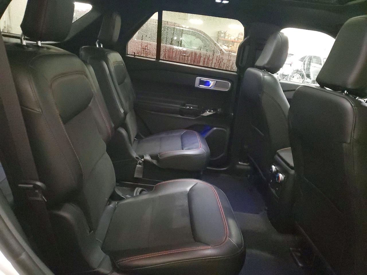 2023 FORD EXPLORER ST-LINE photo 11